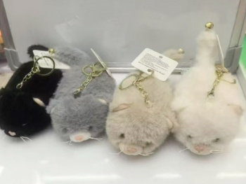 им Кошка арт. 209503 Брелок лежит с усами цвета микс 15 см в пак.